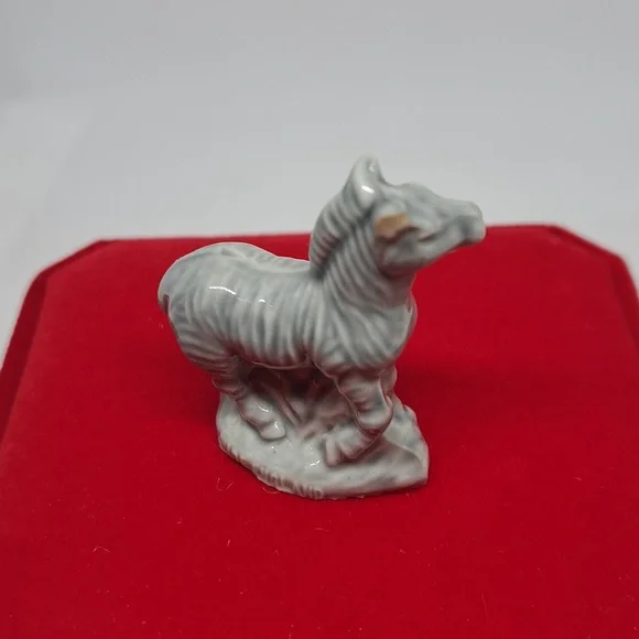 Wade whimsy zebra - Picture 3 of 4